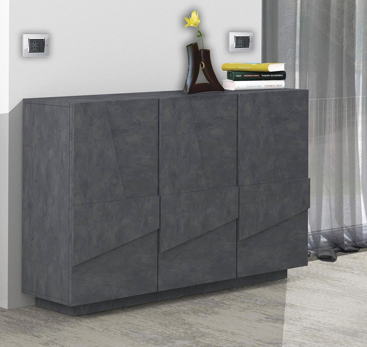 Mobile multiuso PULSE ardesia in ambiente interno con vaso, ciotola e libri sul piano #colore_Ardesia