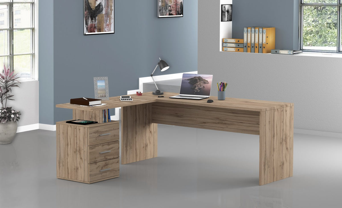 Scrivania angolare NOVA rovere con cassettiera a tre cassetti in stanza con pareti azzurre e finestre #colore_Rovere