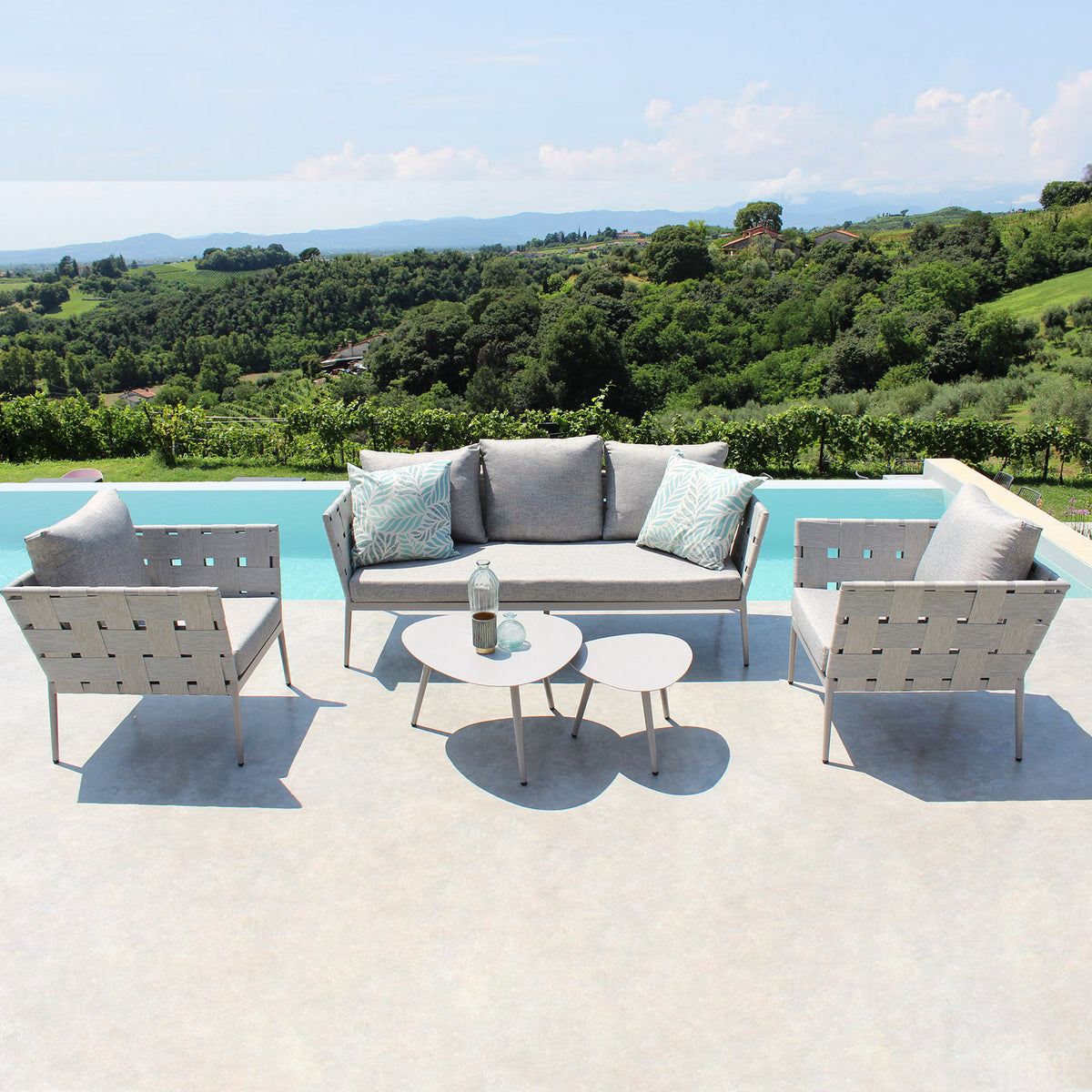 salotto_da_giardino_5_posti_con_tavolini__daka
