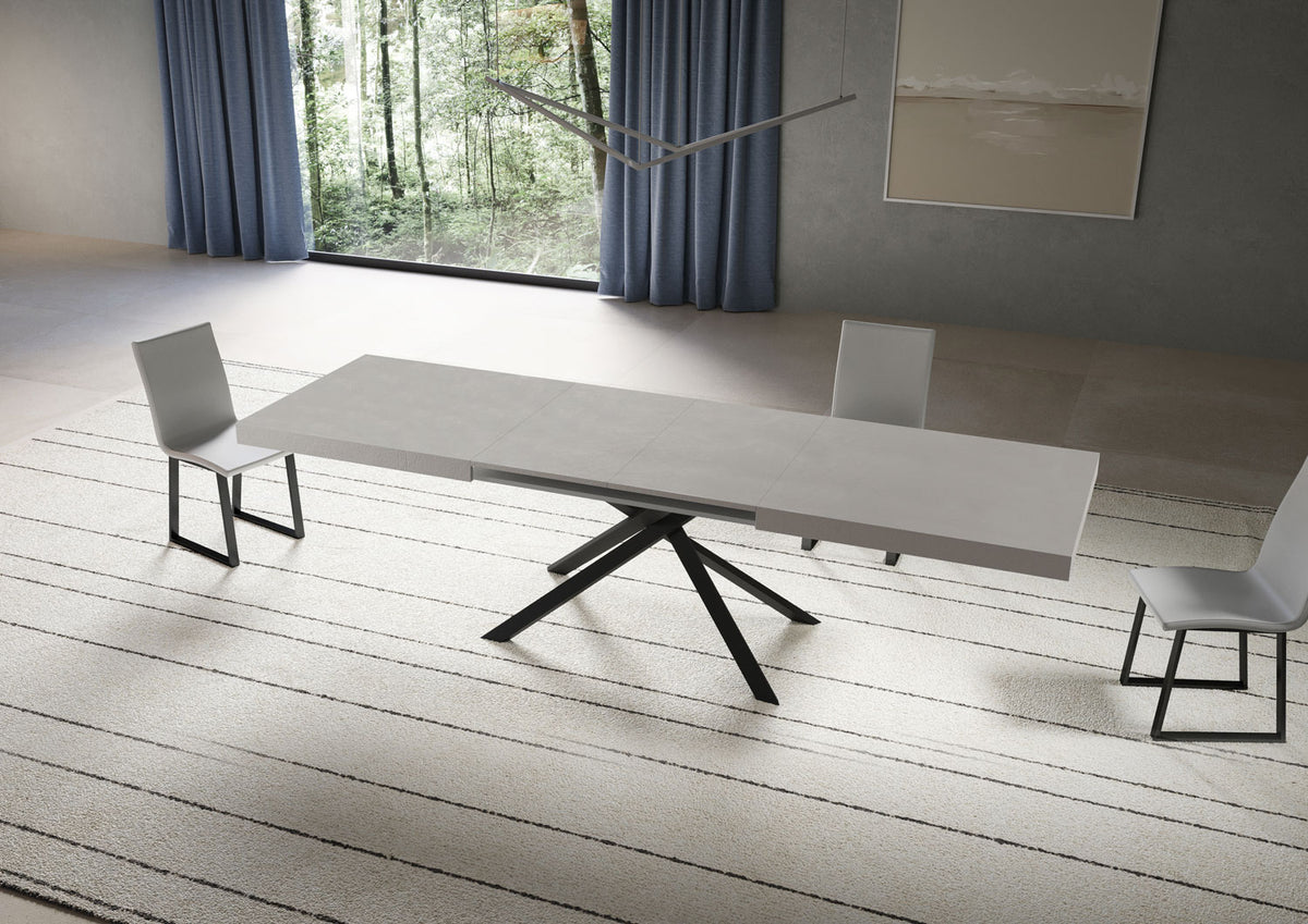 Tavolo NIKET cashmere aperto su più sezioni con guide metalliche sotto il piano #colore_Cashmere