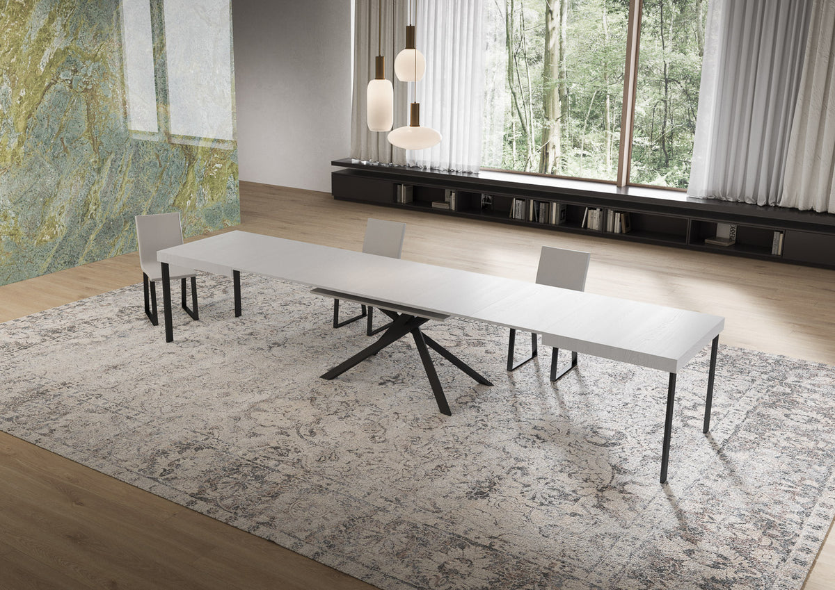 Tavolo NIKET bianco frassino allungato con base a stella antracite e tre sedie bianche #colore_Bianco Frassino