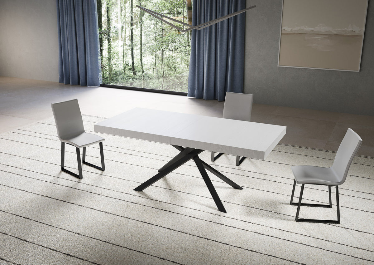 Tavolo NIKET bianco frassino chiuso con gambe antracite a X e tappeto a righe #colore_Bianco Frassino