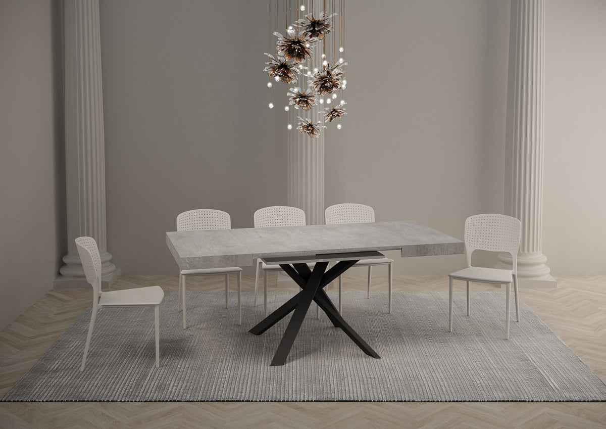 Tavolo CLERK cemento allungato con allunga sul lato destro e lampadario sospeso, vista di tre quarti #colore_Cemento
