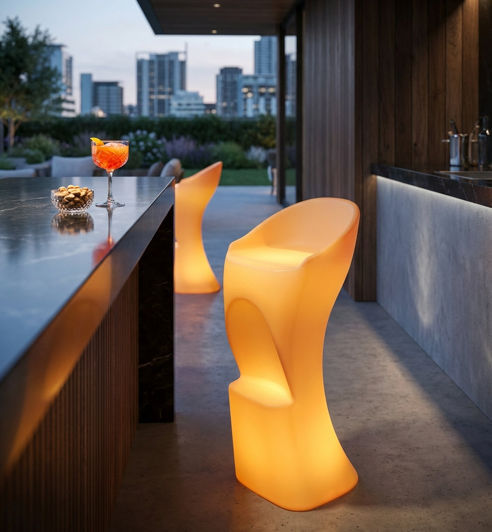 sgabello_luminoso_da_bar_in_plastica_per_esterni_con_luce_led__quoralriel