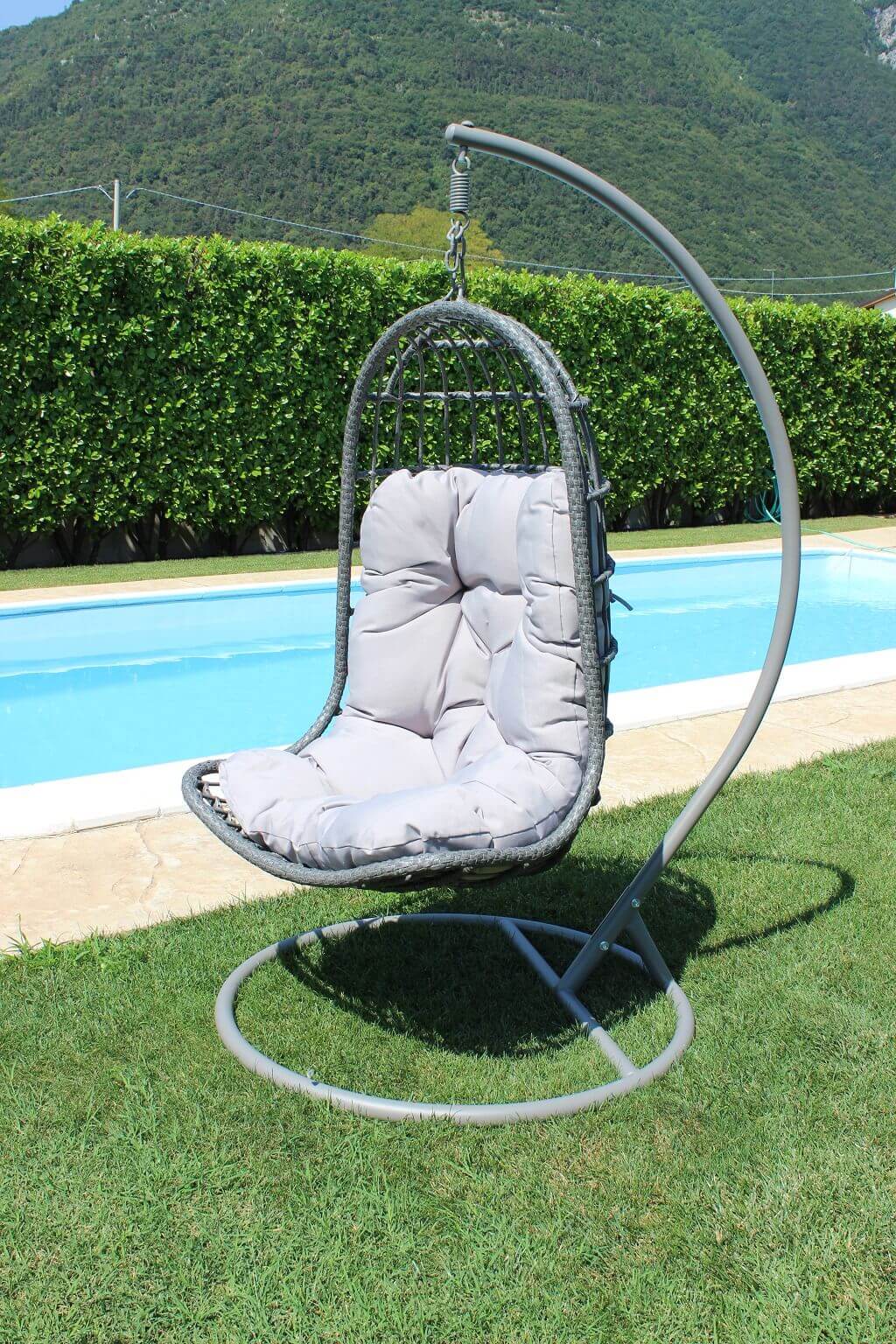 poltrona_sospesa_da_giardino_in_wicker_acciaio__atenea