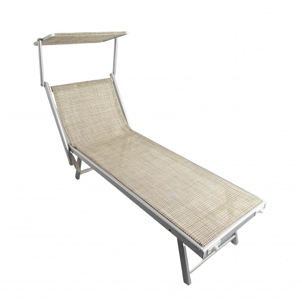 Lettino prendisole OTRANTO beige a quadretti con tettuccio parasole, vista tre quarti su sfondo bianco