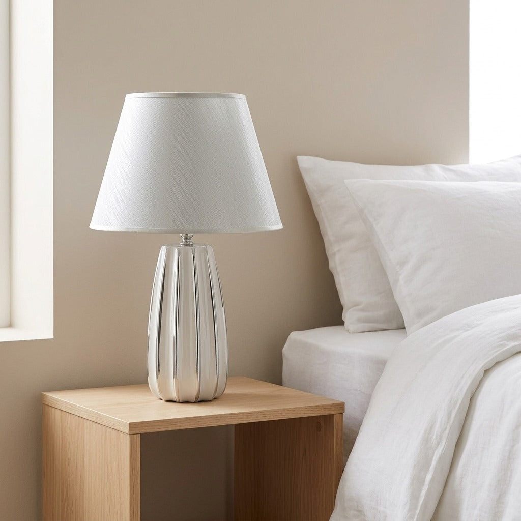 Lampada da Tavolo in Ceramica Bianca con Paralume in Tessuto - EMMI