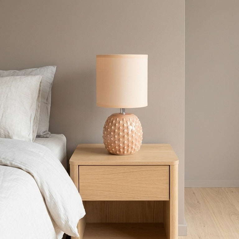 Lampada da Comodino in Ceramica a Rilievo con Paralume in Tessuto - PONTUS