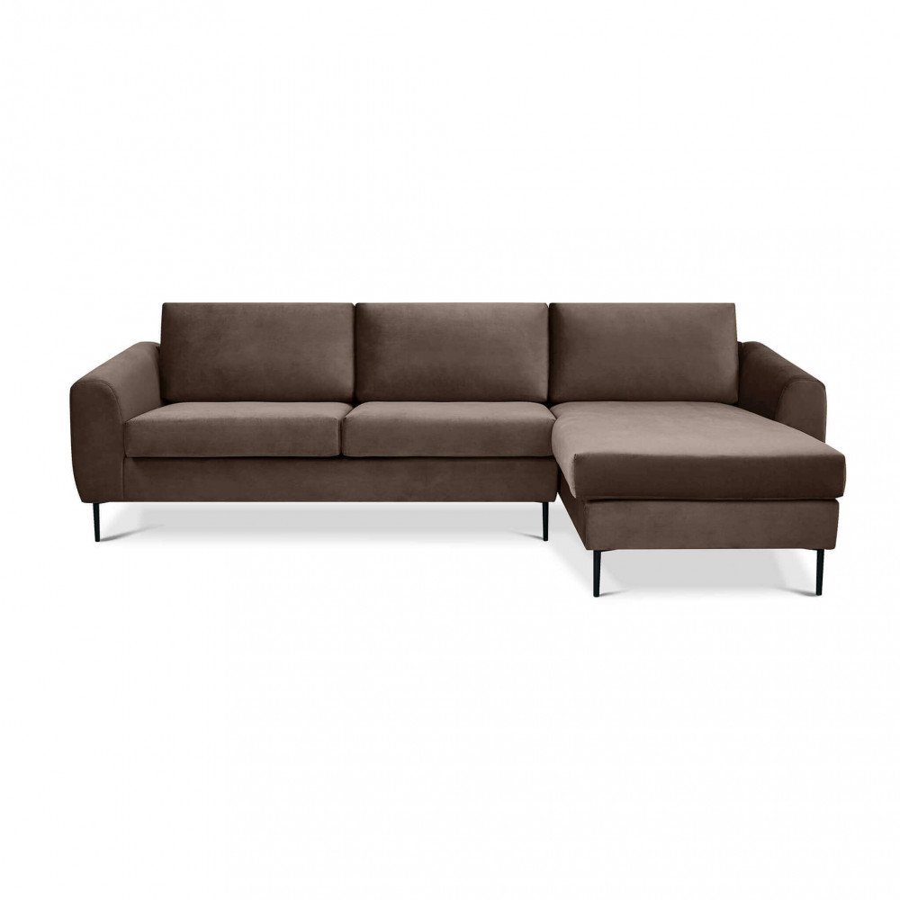 Divano angolare GREGORY marrone con chaise longue sul lato destro, vista frontale su sfondo bianco