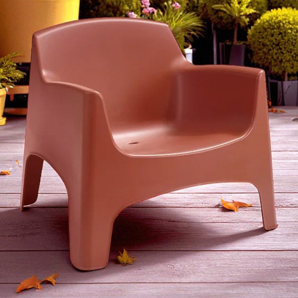 Poltrona IBIZA rosso terracotta su doghe di legno con foro di scarico al centro della seduta