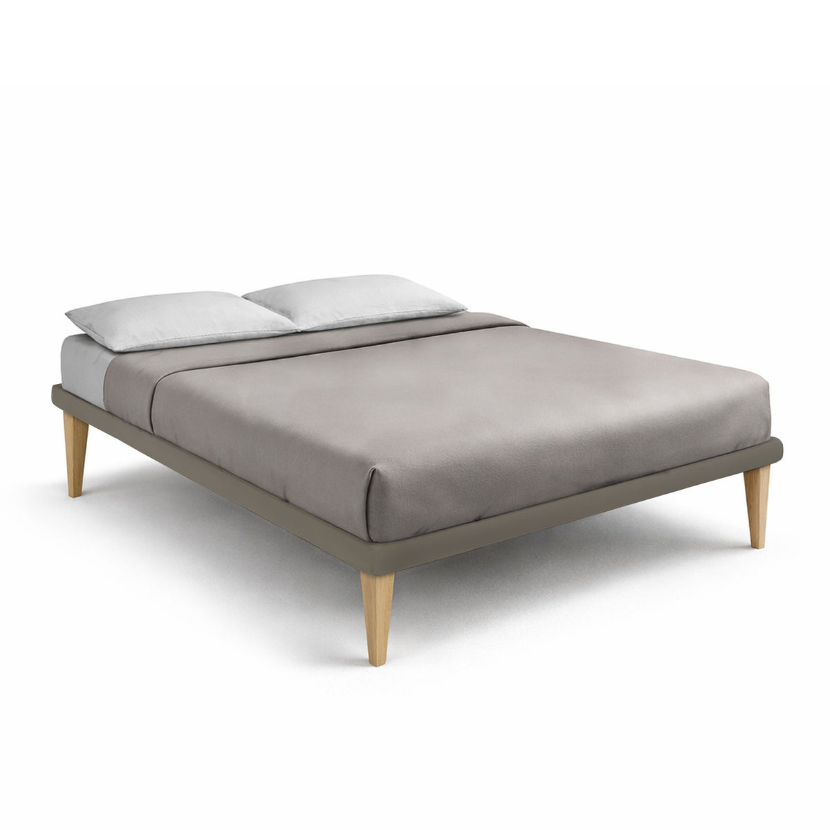 Letto alla francese TESSIS cappuccino con copriletto grigio e due cuscini, vista tre quarti #colore_Cappuccino