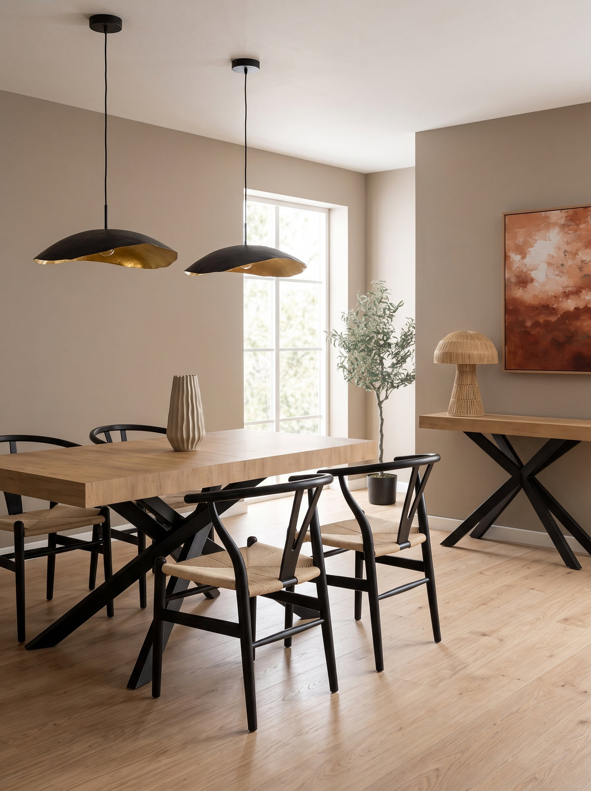 Tavolo da pranzo allungabile in legno apparecchiato