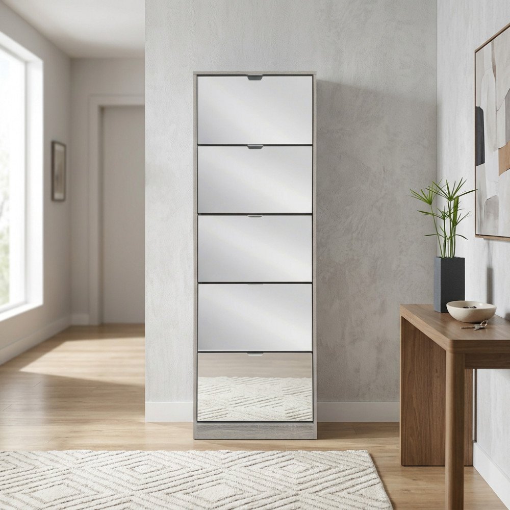 Scarpiera PANDIA grigio chiaro in ingresso, con scarpe riflesse nell'anta inferiore a specchio #colore_Grigio chiaro