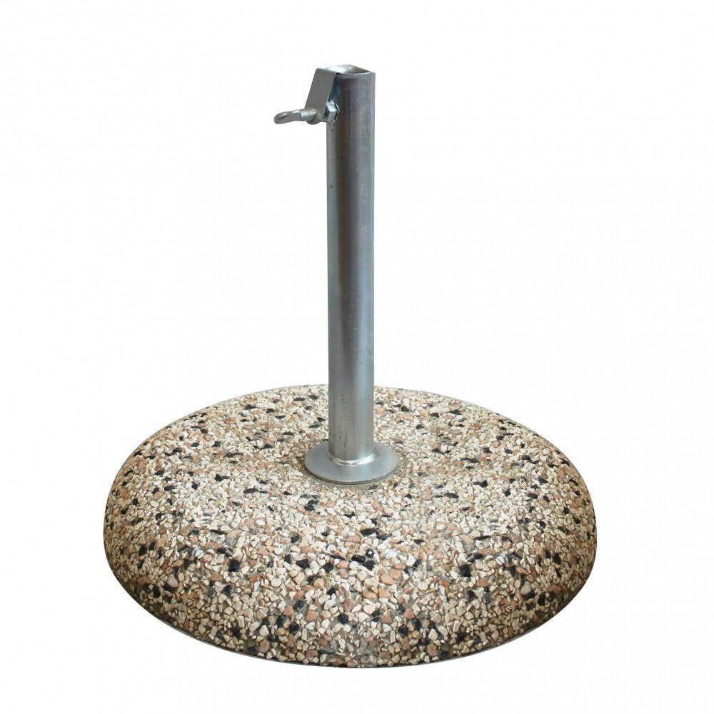 Base per ombrellone in ghiaino con tubo zincato, appoggiata su pavimento grigio in ambiente interno