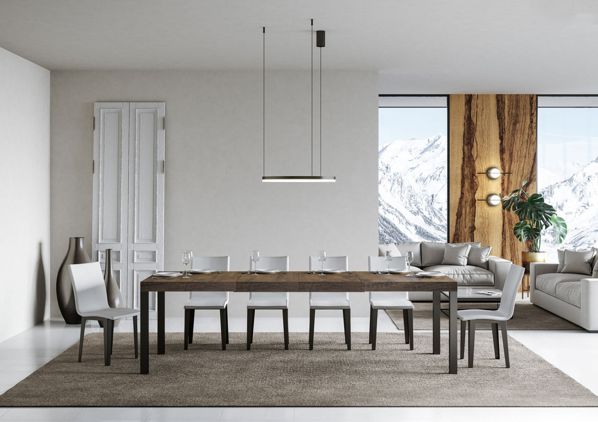 Tavolo EVERYDAY PREMIUM noce allungato frontale con otto sedie bianche e lampada lineare sospesa #colore_Noce