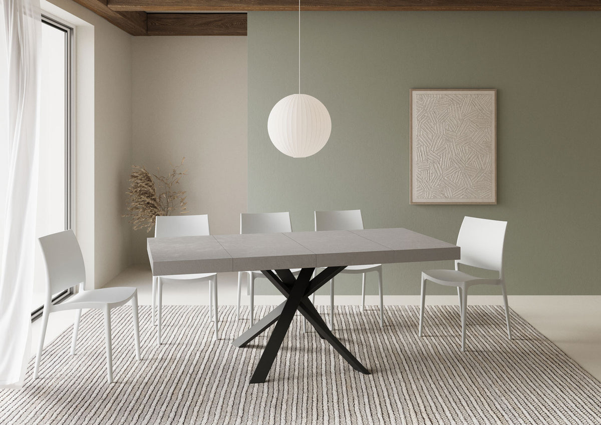 Tavolo CLERK PREMIUM cashmere opaco in ambiente con parete verde #colore_Cashmere