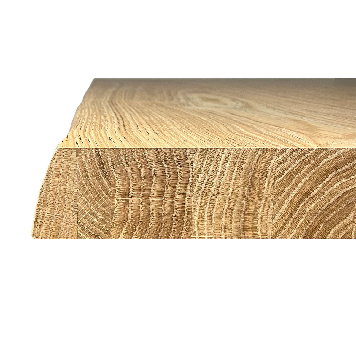 Bordo del piano VINDRAL in legno massello rovere con anelli di crescita visibili