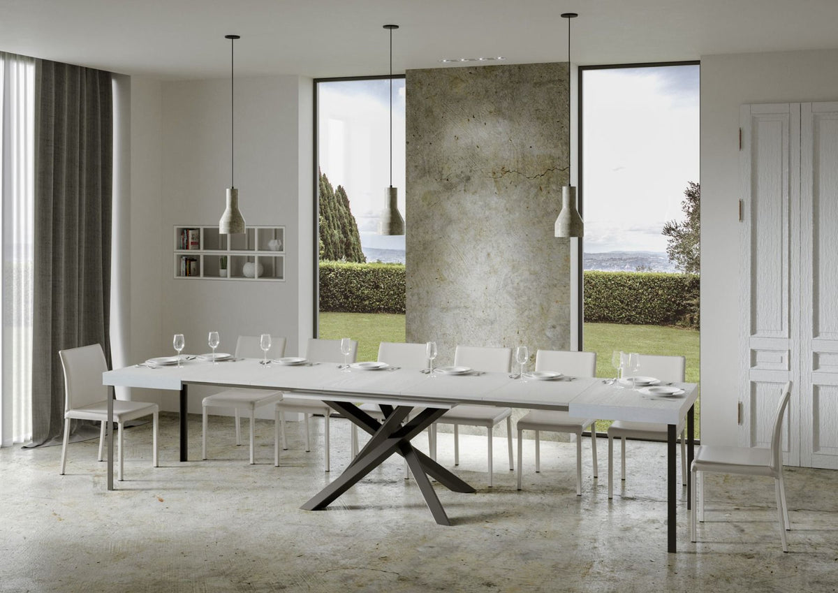 Tavolo VOLANTIS bianco frassino allungato apparecchiato con otto sedie bianche intorno #colore_Bianco Frassino